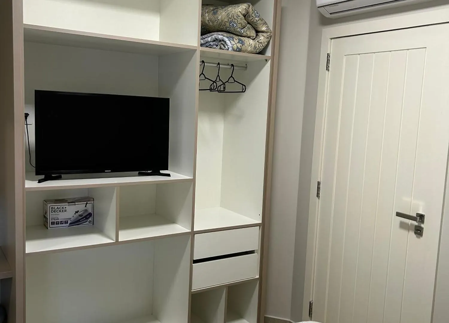 Apartamento Completo Proximo A Praia - Residencial Vieira Florianopolis 0*,  Brazil